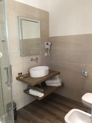 Panoramic Tek Büyük veya İki Ayrı Yataklı Oda, Balkon, Havuz Manzaralı