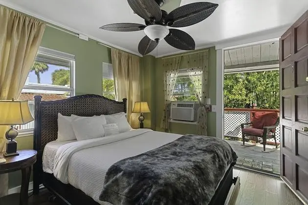 Deluxe Oda, 1 Büyük (Queen) Boy Yatak