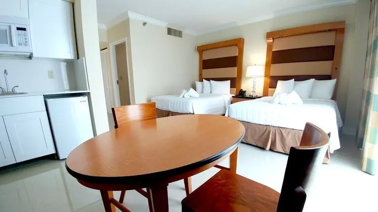 Çift ​​kişilik City View Two Queen Beds