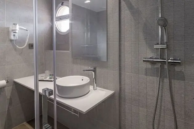 Habitación triple, vistas al mar (3 adultos)