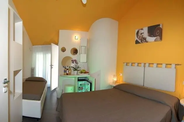 Üç Kişilik Oda, Balkon