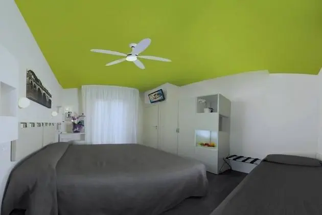 Üç Kişilik Oda, Balkon