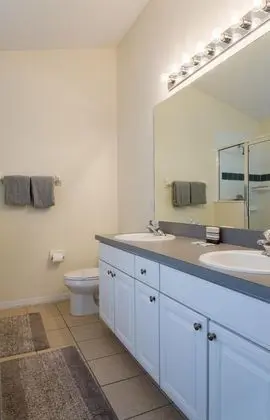 Ev (Gated Community!!  Sparkling private )