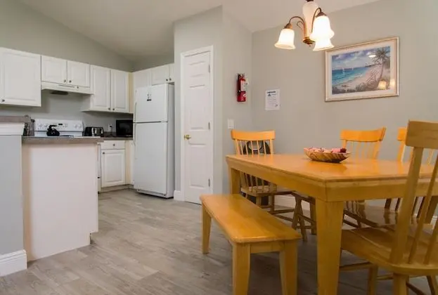 Ev (Gated Community!!  Sparkling private )