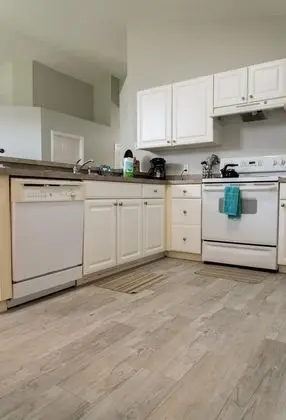 Ev (Gated Community!!  Sparkling private )