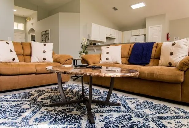 Ev (Gated Community!!  Sparkling private )