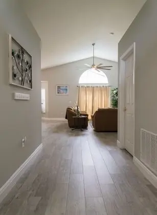 Ev (Gated Community!!  Sparkling private )