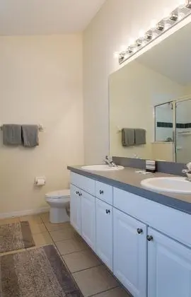 Ev (Gated Community!!  Sparkling private )