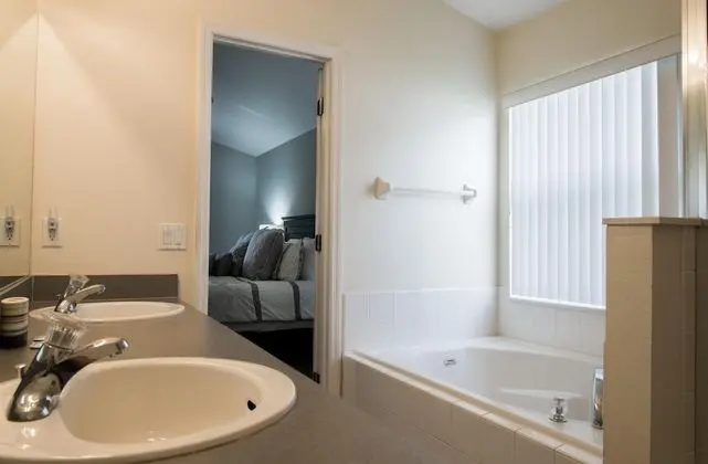 Ev (Gated Community!!  Sparkling private )