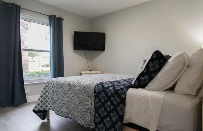 Ev (Gated Community!!  Sparkling private )