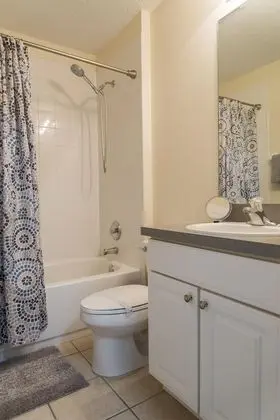 Ev (Gated Community!!  Sparkling private )