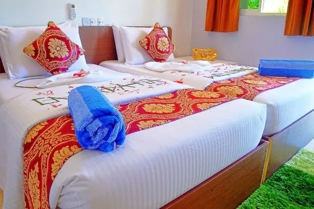 Deluxe Tek Büyük veya İki Ayrı Yataklı Oda, Özel Banyo, Bahçe Manzaralı