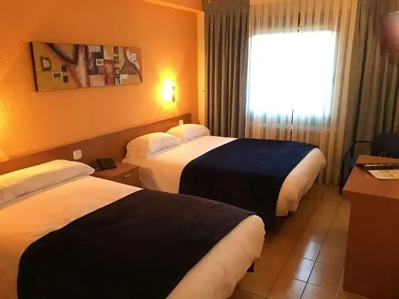 Üç Kişilik Oda