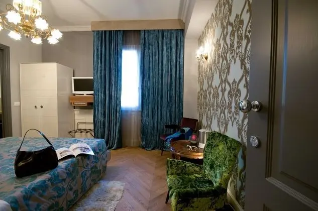 Design Tek Büyük Yataklı Oda, Avlu Manzaralı