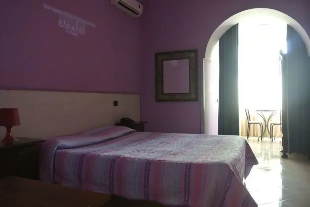 Üç Kişilik Oda