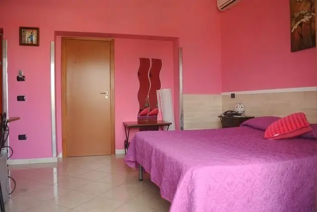 Üç Kişilik Oda
