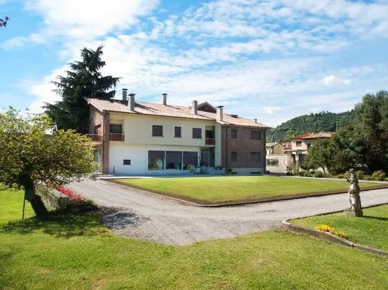 Ev, 6 Yatak Odası, Sigara İçilebilir, Balkon