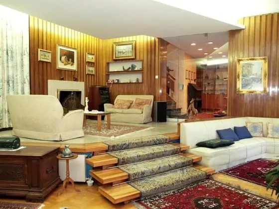 Ev, 6 Yatak Odası, Sigara İçilebilir, Balkon