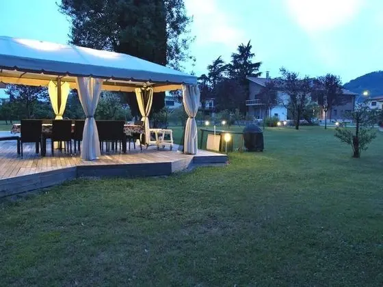Ev, 6 Yatak Odası, Sigara İçilebilir, Balkon