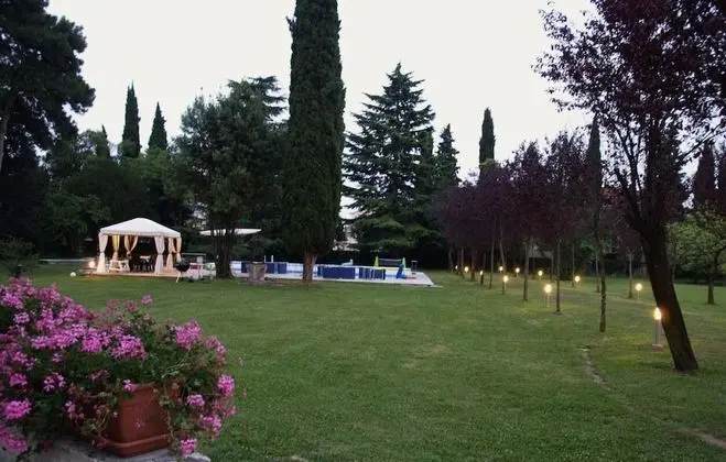 Ev, 6 Yatak Odası, Sigara İçilebilir, Balkon
