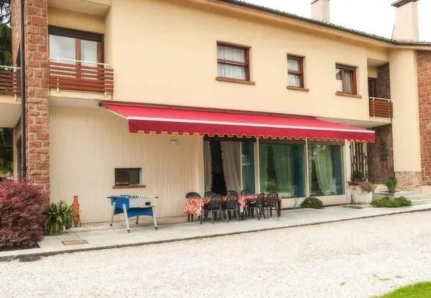 Ev, 6 Yatak Odası, Sigara İçilebilir, Balkon