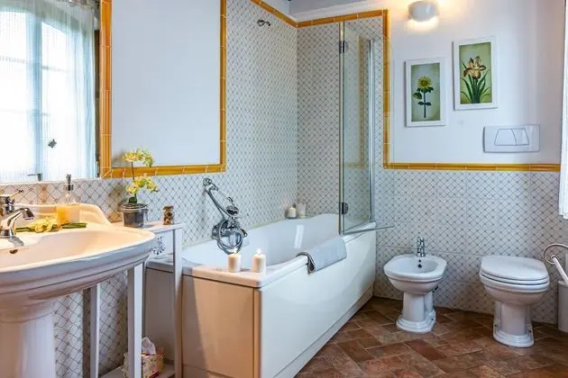 Superior Tek Büyük Yataklı Oda, Banyolu/Duşlu, Bahçe Manzaralı (Girasole)