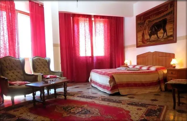 Üç Kişilik Oda