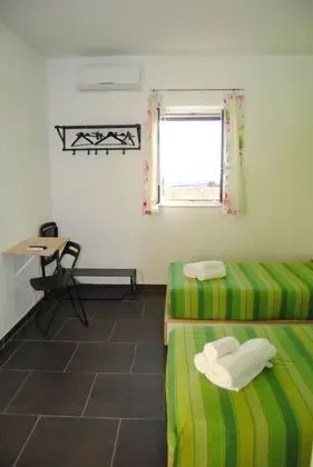Comfort Tek Büyük veya İki Ayrı Yataklı Oda