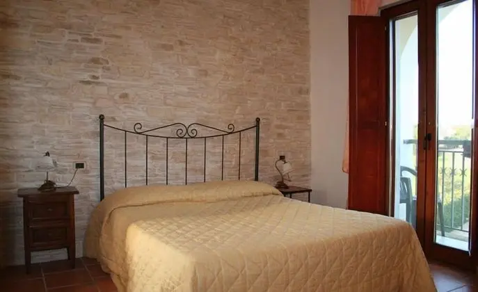 Tek Büyük Yataklı Oda, Balkon, Havuz Manzaralı