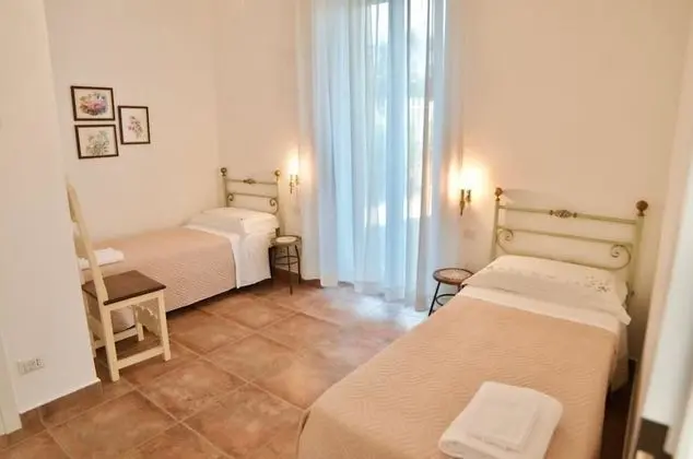 Tek Büyük veya İki Ayrı Yataklı Oda (Gelsomina)