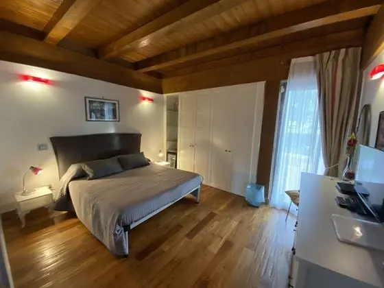 Standard Oda, Özel Banyo, Havuz Manzaralı