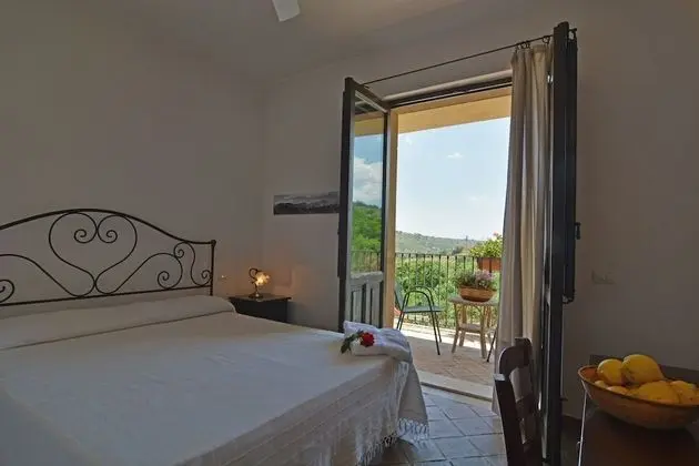 Tek Büyük Yataklı Oda, Balkon, Bahçe Manzaralı