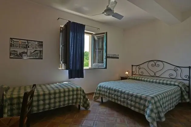 Üç Kişilik Oda, Balkon, Bahçe Manzaralı