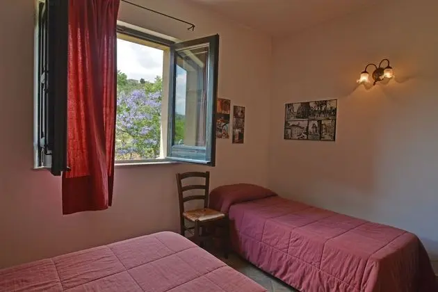 Üç Kişilik Oda, Balkon, Bahçe Manzaralı