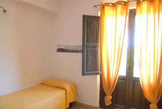 Üç Kişilik Oda, Balkon, Bahçe Manzaralı