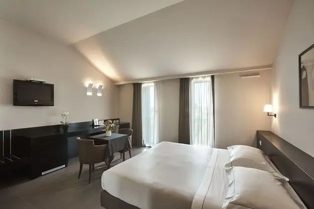 Büyük Yataklı Tek Kişilik Oda