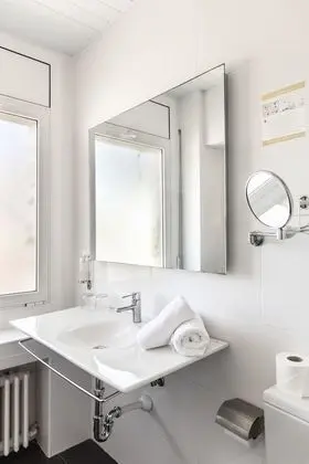 Economy Tek Büyük veya İki Ayrı Yataklı Oda