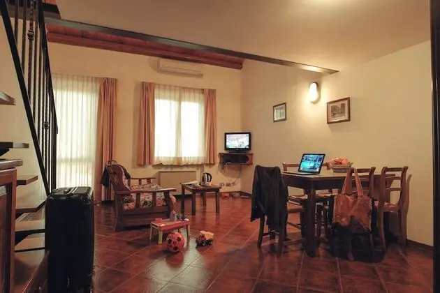 Studio Gallery Country lato giardino