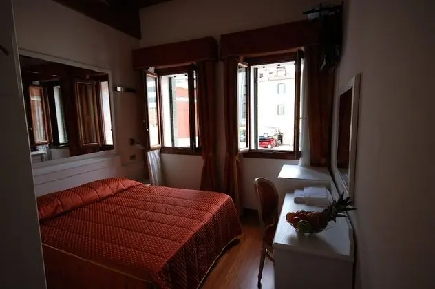 Tek Büyük veya İki Ayrı Yataklı Oda, Özel Banyo