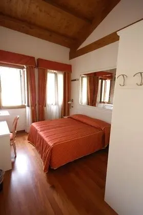 Tek Büyük veya İki Ayrı Yataklı Oda, Özel Banyo