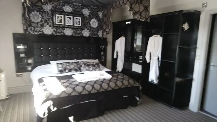 Luxury Oda