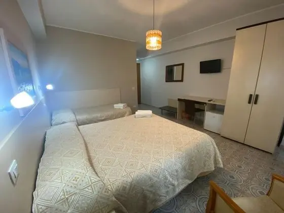Üç Kişilik Oda
