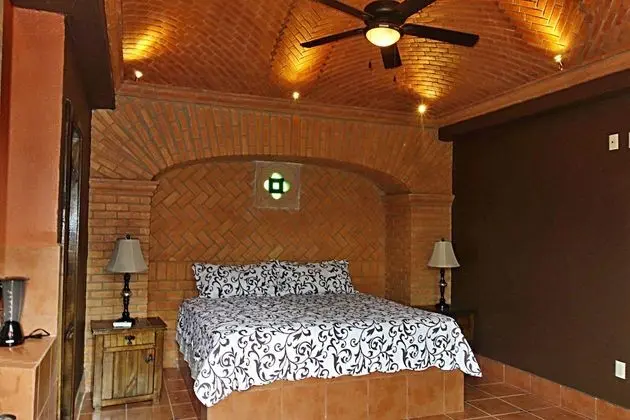 Deluxe Stüdyo Süit, 1 En Büyük (King) Boy Yatak, Şömine, Avlu