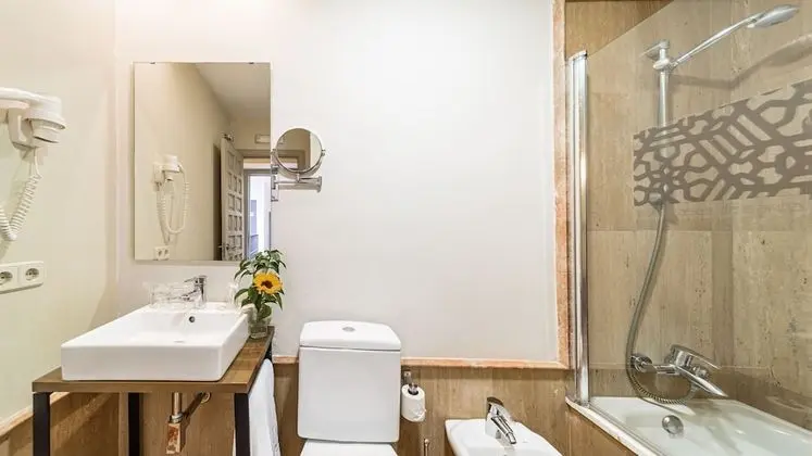 Tek Büyük Yataklı Oda (Interior)