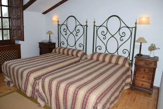 Traditional Üç Kişilik Oda