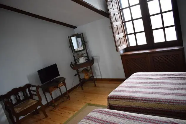 Traditional Üç Kişilik Oda