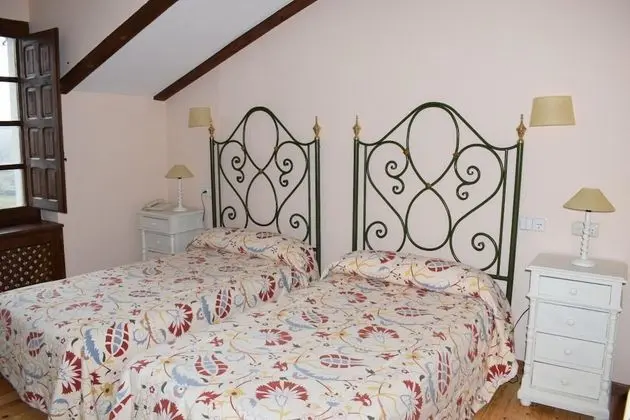 Traditional Üç Kişilik Oda