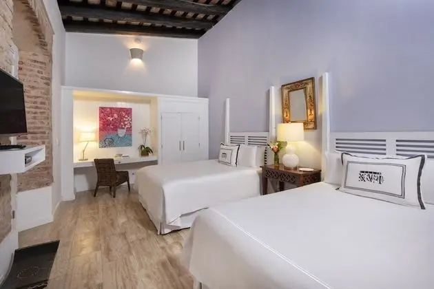 Superior Colonial Room