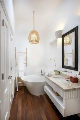 Superior Colonial Room