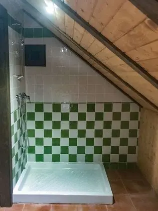 Villa, Banyolu/Duşlu (Casa de Madera)